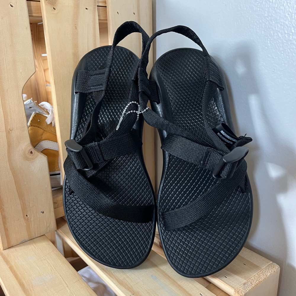 BRAND NEW black chacos W8 single strap